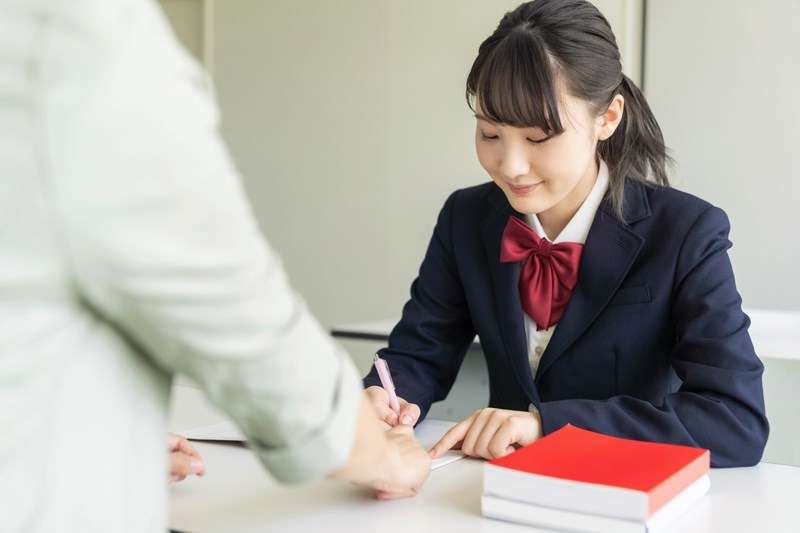 拠点の鷹取にてテストまでに学力向上を目指す学習塾を経営
